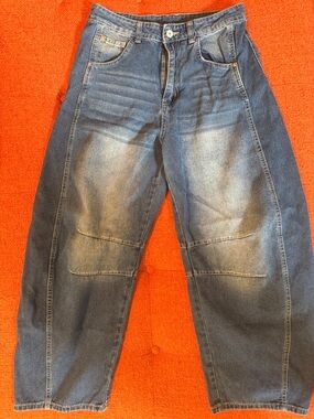 Women’s Washed Blue barrelJeans